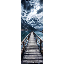 Lade das Bild in den Galerie-Viewer, Spannrahmenbild Imposante Berglandschaft am See Panorama Hoch