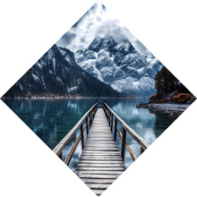 Lade das Bild in den Galerie-Viewer, Poster Imposante Berglandschaft am See Raute