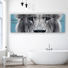 Lade das Bild in den Galerie-Viewer, Spannrahmenbild Imposanter Löwe unter Wasser Panorama