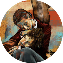 Lade das Bild in den Galerie-Viewer, Aluminiumbild gebürstet Innige Umarmung eines Paares Kreis