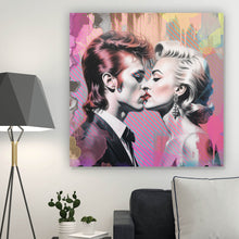 Lade das Bild in den Galerie-Viewer, Acrylglasbild Intensiver Kuss zweier Künstlern mit abstraktem Hintergrund Quadrat