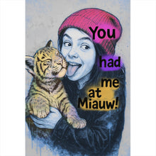 Lade das Bild in den Galerie-Viewer, Poster Jugendliches Mädchen mit einem Tigerjungen Street Art Hochformat