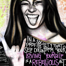 Lade das Bild in den Galerie-Viewer, Aluminiumbild Junge Frau zeigt rebellische Geste Quadrat