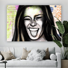 Lade das Bild in den Galerie-Viewer, Acrylglasbild Junge Frau zeigt rebellische Geste Querformat