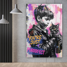 Lade das Bild in den Galerie-Viewer, Aluminiumbild Junge mit Katze in kunstvoller Street Art Szene Hochformat