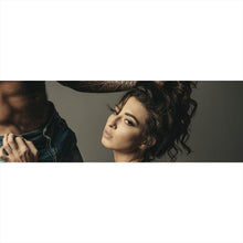 Lade das Bild in den Galerie-Viewer, Aluminiumbild Junges Paar in erotischer Pose Panorama