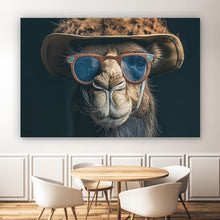 Lade das Bild in den Galerie-Viewer, Leinwandbild Kamel mit Hut und Sonnenbrille Querformat
