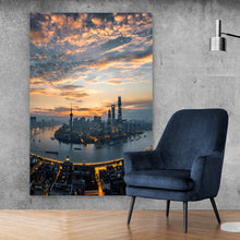 Lade das Bild in den Galerie-Viewer, Aluminiumbild gebürstet Kanal durch Stadtlandschaft bei Nacht Hochformat