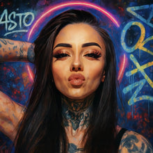 Lade das Bild in den Galerie-Viewer, Poster Katjahlix mit Tattoos und Neon posiert selbstbewusst Quadrat
