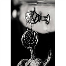 Lade das Bild in den Galerie-Viewer, Leinwandbild Klassische Autoschlüssel im Zündschloss eines Fahrzeugs Hochformat