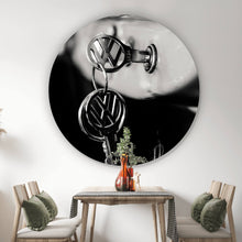 Lade das Bild in den Galerie-Viewer, Aluminiumbild Klassische Autoschlüssel im Zündschloss eines Fahrzeugs Kreis