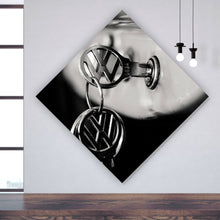 Lade das Bild in den Galerie-Viewer, Spannrahmenbild Klassische Autoschlüssel im Zündschloss eines Fahrzeugs Raute