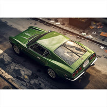Lade das Bild in den Galerie-Viewer, Aluminiumbild Klassischer grüner Sportwagen auf Straße Querformat