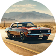 Lade das Bild in den Galerie-Viewer, Aluminiumbild gebürstet Klassischer Muscle Car in der Wüste Kreis