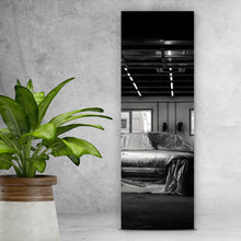 Lade das Bild in den Galerie-Viewer, Acrylglasbild Klassischer Sportwagen in Werkstatt unter Abdeckung Panorama Hoch