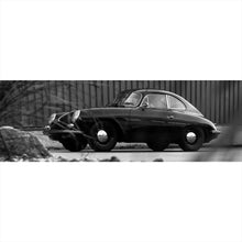 Lade das Bild in den Galerie-Viewer, Spannrahmenbild Klassischer Sportwagen mit zeitloser Eleganz Panorama
