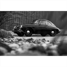 Lade das Bild in den Galerie-Viewer, Poster Klassischer Sportwagen mit zeitloser Eleganz Querformat