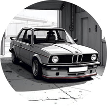 Lade das Bild in den Galerie-Viewer, Aluminiumbild gebürstet Klassischer Wagen in einer schattigen Garageneinfahrt Kreis