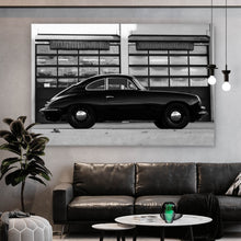 Lade das Bild in den Galerie-Viewer, Acrylglasbild Klassisches Auto vor Werkstattgebäude Querformat