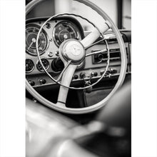 Lade das Bild in den Galerie-Viewer, Spannrahmenbild Klassisches Lenkrad und Armaturenbrett eines Oldtimers Hochformat