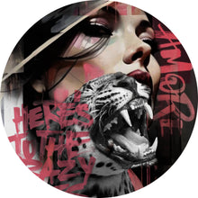 Lade das Bild in den Galerie-Viewer, Aluminiumbild gebürstet Komposition Leopard mit erotischer Frau Kreis