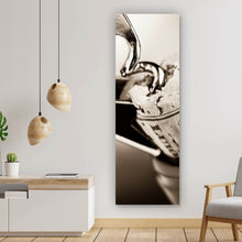 Lade das Bild in den Galerie-Viewer, Acrylglasbild Korkenzieher öffnet Weinflasche Nahaufnahme Panorama Hoch