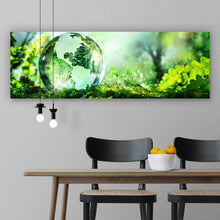 Lade das Bild in den Galerie-Viewer, Leinwandbild Kristallkugel auf Moos Panorama