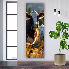 Lade das Bild in den Galerie-Viewer, Poster Kühe grasen friedlich auf sonniger Bergwiese Panorama Hoch
