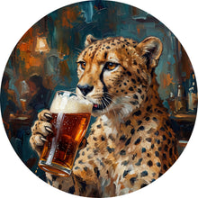 Lade das Bild in den Galerie-Viewer, Aluminiumbild gebürstet Leopard genießt Bier in rustikalem Ambiente Kreis