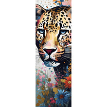 Lade das Bild in den Galerie-Viewer, Leinwandbild Leopardenkopf in Blumenkomposition Panorama Hoch