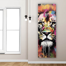 Lade das Bild in den Galerie-Viewer, Poster Löwenportrait in Graffiti Urbanstil Panorama Hoch