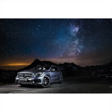 Lade das Bild in den Galerie-Viewer, Leinwandbild Luxusauto unter Sternenhimmel Querformat