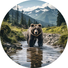 Lade das Bild in den Galerie-Viewer, Aluminiumbild gebürstet Mächtiger Bär in natürlicher Umgebung Kreis