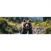 Lade das Bild in den Galerie-Viewer, Spannrahmenbild Mächtiger Bär in natürlicher Umgebung Panorama