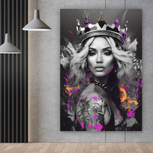 Lade das Bild in den Galerie-Viewer, Spannrahmenbild Majestätische Frau mit Krone kunstvoll Hochformat