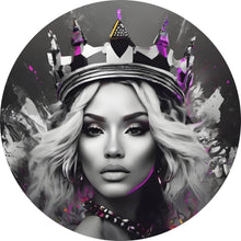 Lade das Bild in den Galerie-Viewer, Aluminiumbild Majestätische Frau mit Krone kunstvoll Kreis