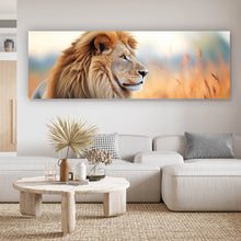 Lade das Bild in den Galerie-Viewer, Poster Majestätischer Löwe in natürlicher Umgebung Panorama