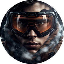 Lade das Bild in den Galerie-Viewer, Aluminiumbild gebürstet Mann mit Skibrille in Nahaufnahme Kreis