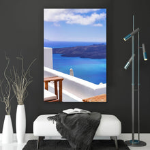 Lade das Bild in den Galerie-Viewer, Aluminiumbild Mediterrane Terrasse mit atemberaubendem Meerblick Hochformat