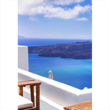 Lade das Bild in den Galerie-Viewer, Aluminiumbild Mediterrane Terrasse mit atemberaubendem Meerblick Hochformat