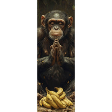 Lade das Bild in den Galerie-Viewer, Aluminiumbild gebürstet Meditierender Schimpanse mit Bananen Panorama Hoch