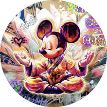 Lade das Bild in den Galerie-Viewer, Aluminiumbild Micki in einer meditativen Pose Pop Art Kreis