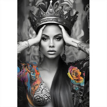 Lade das Bild in den Galerie-Viewer, Leinwandbild Moderne Frau mit Krone und Schmuck Hochformat