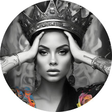 Lade das Bild in den Galerie-Viewer, Aluminiumbild gebürstet Moderne Frau mit Krone und Schmuck Kreis