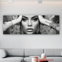 Lade das Bild in den Galerie-Viewer, Poster Moderne Frau mit Krone und Schmuck Panorama