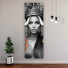 Lade das Bild in den Galerie-Viewer, Poster Moderne Frau mit Krone und Schmuck Panorama Hoch