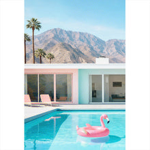 Lade das Bild in den Galerie-Viewer, Leinwandbild Modernes Poolhaus mit Palmen und Bergkulisse Hochformat