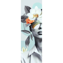 Lade das Bild in den Galerie-Viewer, Aluminiumbild gebürstet Modernes Porträt mit Blumenarrangement Panorama Hoch