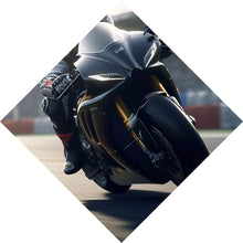 Lade das Bild in den Galerie-Viewer, Aluminiumbild gebürstet Motorradfahrt auf der Rennstrecke bei Sonnenuntergang Raute