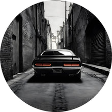 Lade das Bild in den Galerie-Viewer, Aluminiumbild gebürstet Muscle Car in düsterer Gasse Kreis